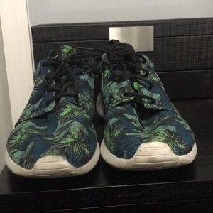 Nike roshe run size 10.5